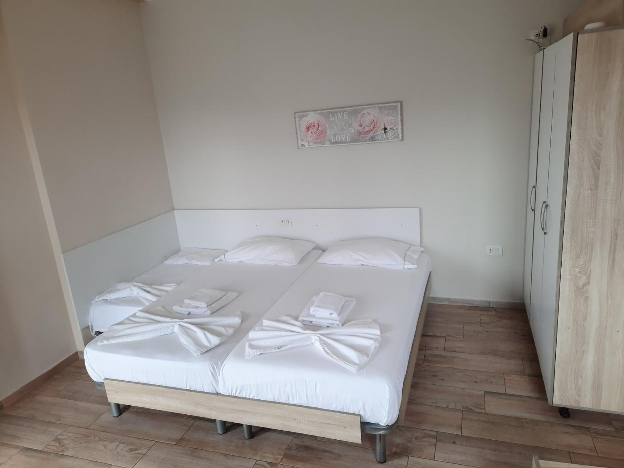 Disy Apartments Vlore Luaran gambar